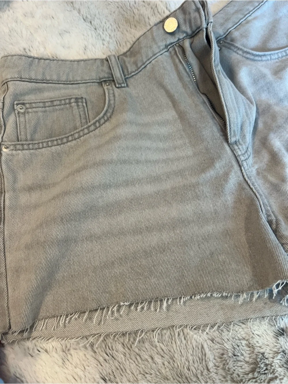 BDG High-Rise Light Gray Wash Denim Cutoff Shorts Size 31
